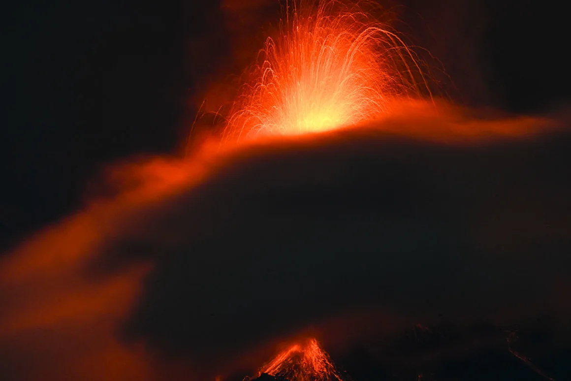 Comienza evacuaciones preventivas en Guatemala por la erupción del volcán de Fuego.