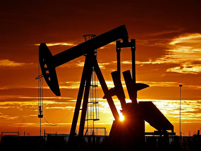El G7 acuerda liberar hasta 100 millones de barriles de petróleo y diésel en cuatro meses para bajar los precios