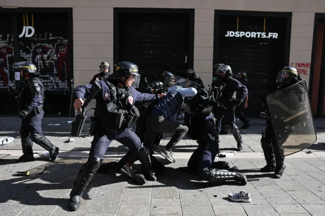 Medio millón de manifestantes recorre Francia en una muestra de descontento juvenil