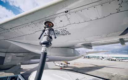 Pilotos denuncian alza de precios: El litro de Jet fuel pasa a costar Bs 18,54 y de Avgas Bs 22,55